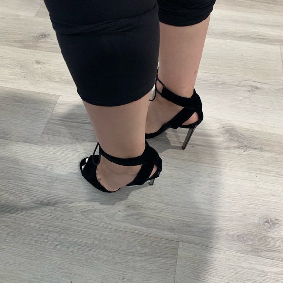 Tom Ford pumps with lock for sale - Picture 9 of 10